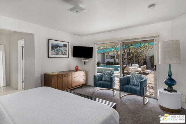 780 S Palo Verde Avenue, Palm Springs CA: https://media.crmls.org/mediaz/3732eb2a-7fb9-4766-ab76-26ed702263a1.jpg