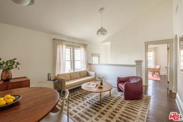 116 Roselawn Place, Los Angeles CA: https://media.crmls.org/mediaz/3733030b-f391-4c93-b9dc-850502ffb0e1.jpg