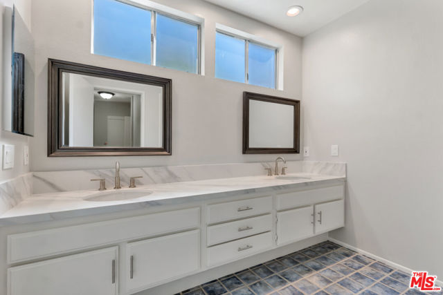 603 Racquet Club Lane, Thousand Oaks CA: https://media.crmls.org/mediaz/373343e3-7baa-4057-a138-19c04f7c4c14.jpg