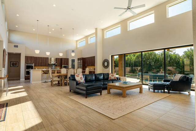 15 Via Montagna, Rancho Mirage CA: https://media.crmls.org/mediaz/373387d3-838a-4dd5-8f19-3e444ff63431.jpg