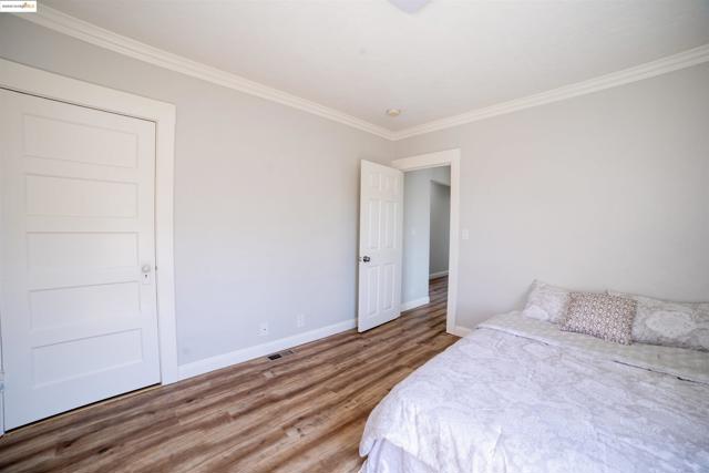 3517 Allendale Ave, Oakland CA: https://media.crmls.org/mediaz/37338d56-ccc9-4e28-90cd-65dced9d99bb.jpg