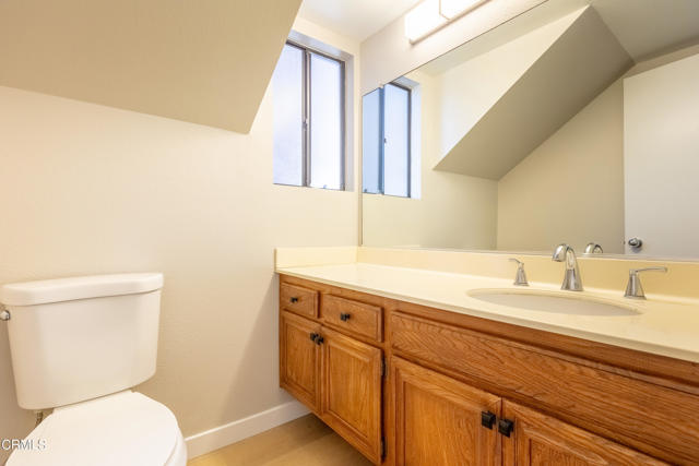 Detail Gallery Image 14 of 25 For 985 Hawthorne Ln, Ventura,  CA 93003 - 3 Beds | 3/1 Baths