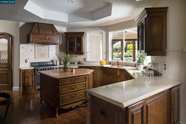 5427 Blackhawk Dr, Danville CA: https://media.crmls.org/mediaz/3733b971-ddeb-44ed-acd8-92cc642292ff.jpg