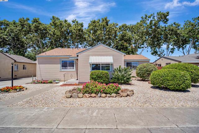1105 Gardner Blvd., San Leandro CA: https://media.crmls.org/mediaz/3733ea31-a21d-4373-a70e-c3e15931cfa9.jpg