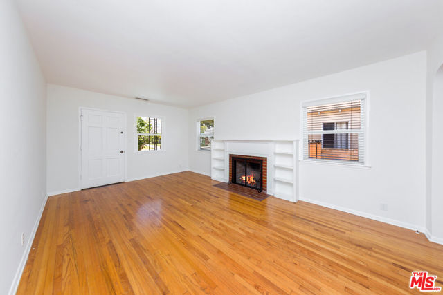 6506 W 82nd Street, Los Angeles CA: https://media.crmls.org/mediaz/37341522-7f26-4e8e-93d1-416fc003437a.jpg