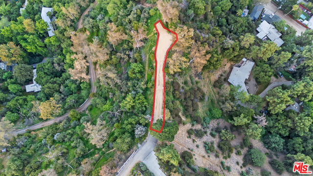 8815 Crescent Drive, Los Angeles CA: https://media.crmls.org/mediaz/37345a7a-2b26-4400-a552-4eb8a02074db.jpg