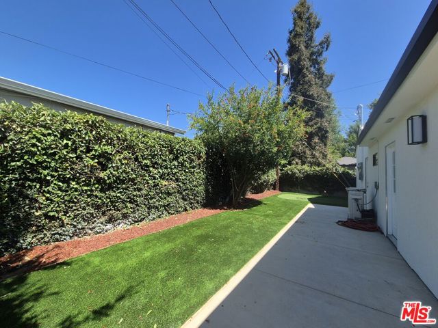 6641 Chimineas Avenue, Reseda CA: https://media.crmls.org/mediaz/37348087-06fe-4c0d-90f9-656cf7cde4ff.jpg