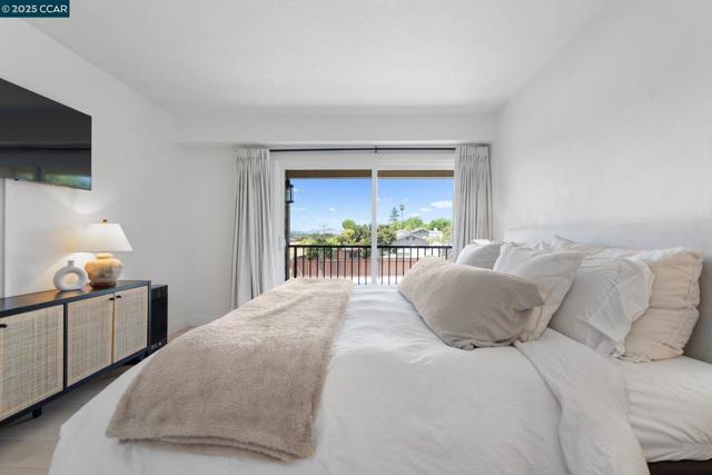 6625 Pioneer Ln, Dublin CA: https://media.crmls.org/mediaz/3734ed1b-e85a-4e45-8640-82e89bcdb047.jpg