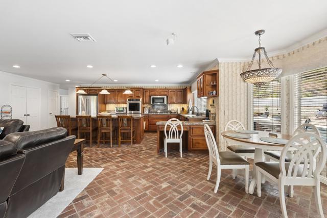 11984 Paseo Fuerte, El Cajon CA: https://media.crmls.org/mediaz/3734f05a-30c3-414e-a7a6-5af8717c5234.jpg