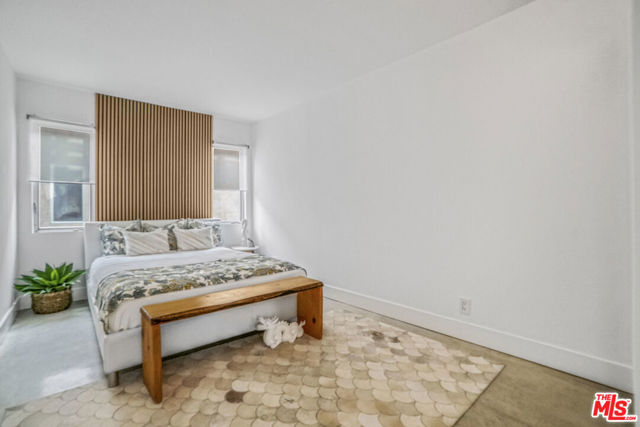 657 Mildred Avenue, Venice CA: https://media.crmls.org/mediaz/37353913-62a9-4e39-98df-95e6e7926e61.jpg