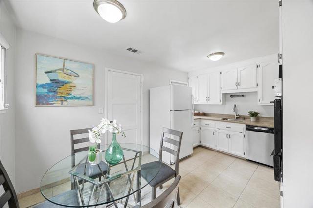220 Lindbergh Street, San Mateo CA: https://media.crmls.org/mediaz/37357ec4-cb9b-444a-a98e-a78d82aa3314.jpg