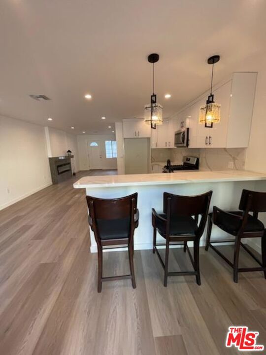 4522 Mammoth Avenue, Sherman Oaks CA: https://media.crmls.org/mediaz/3735e7be-14e4-4120-ba76-cc33fb348b3f.jpg