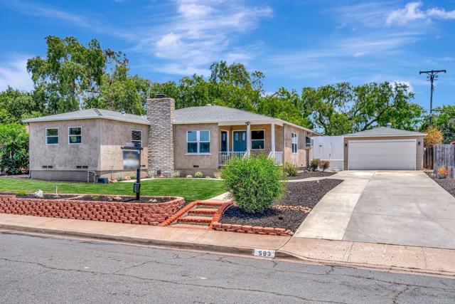 593 Live Oak Drive, El Cajon CA: https://media.crmls.org/mediaz/3735f001-a8fb-41dc-aaa2-d72ac6c7dddb.jpg