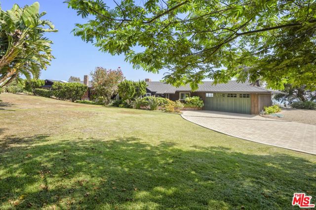 3217 Colony View Circle, Malibu CA: https://media.crmls.org/mediaz/37361471-91b3-4055-a610-b5ae49ba24fd.jpg
