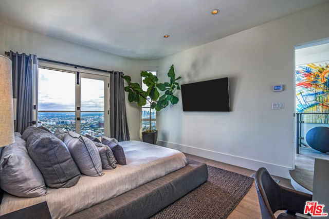 8572 Hillside Avenue, Los Angeles CA: https://media.crmls.org/mediaz/37367e05-89b7-452d-a78e-920758a0de55.jpg