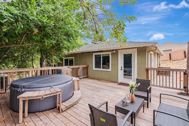 6703 Crow Canyon Rd, Castro Valley CA: https://media.crmls.org/mediaz/3736a2b9-d41b-4633-b647-e1d91f560c45.jpg