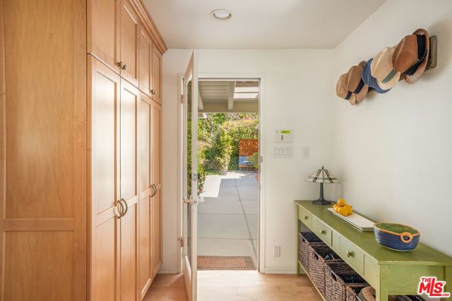3276 Mandeville Canyon Road, Los Angeles CA: https://media.crmls.org/mediaz/3736ae43-ac8c-45df-82b5-a8a177f1f1e6.jpg