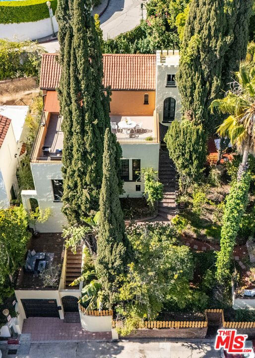 6655 Emmet Terrace, Los Angeles CA: https://media.crmls.org/mediaz/3736cd34-6a20-42ce-b066-778ad54ce047.jpg