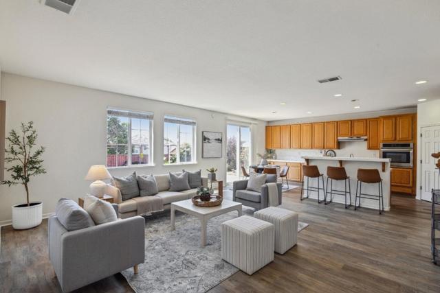 4276 Bay Crest Circle, Seaside CA: https://media.crmls.org/mediaz/3736eae6-df91-49e2-b7ae-5b76c2bf265e.jpg