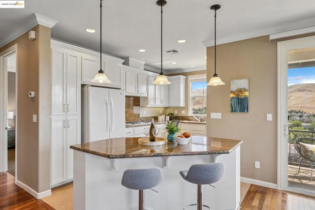 6686 Chalk Hill Ln, Vallejo CA: https://media.crmls.org/mediaz/37373e6c-1d9a-4776-9175-726ff7ae6bd0.jpg