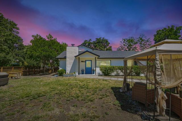 2698 Goodwin Avenue, Redwood City CA: https://media.crmls.org/mediaz/37374d27-4adf-4d2d-b8ef-ebc9c7b2fd80.jpg