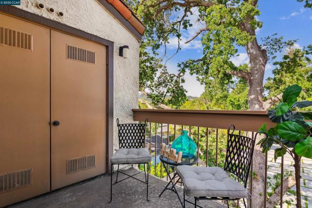 1731 S Villa Way, Walnut Creek CA: https://media.crmls.org/mediaz/37376fd2-f60d-4322-ba8c-f9f4b71044d6.jpg