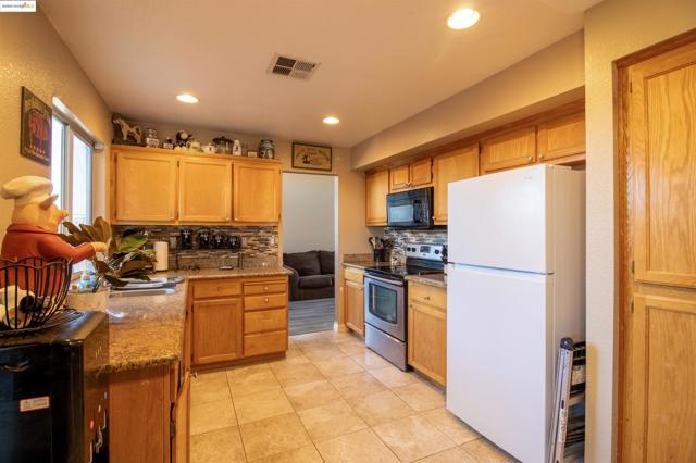 3985 S Coral Ct, Discovery Bay CA: https://media.crmls.org/mediaz/37383fa3-3b20-4817-b742-2cc17fedacf0.jpg