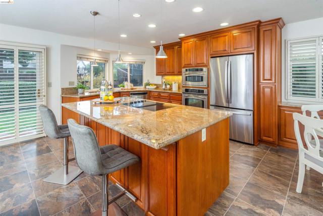 Image 18 of 59 For 3237 Vera Cruz Dr