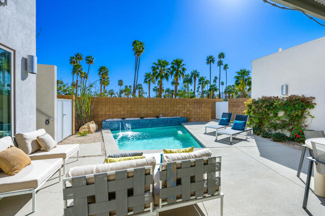 970 Oceo S Circle, Palm Springs CA: https://media.crmls.org/mediaz/3738a353-81b2-4ecb-a364-d58cdc1ddde9.jpg