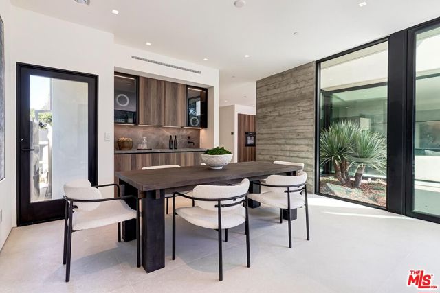 2831 Malcolm Avenue, Los Angeles CA: https://media.crmls.org/mediaz/373919aa-fc8b-4d85-85c7-3f79dca9717c.jpg