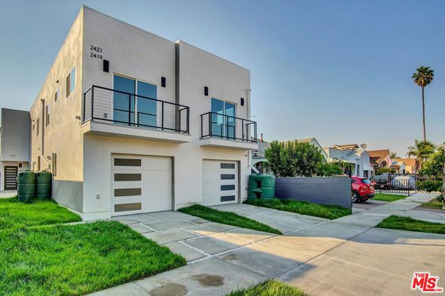 2419 S Cochran Avenue, Los Angeles CA: https://media.crmls.org/mediaz/373adaa2-1525-4303-a2cc-8b94d44ff3c9.jpg