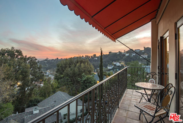 2820 Westshire Drive, Los Angeles CA: https://media.crmls.org/mediaz/373adcca-38ee-45dd-b166-cfab199c49ec.jpg