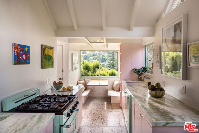 2764 Outpost Drive, Los Angeles CA: https://media.crmls.org/mediaz/373c2e21-9970-4ac1-99a7-c8931af17166.jpg