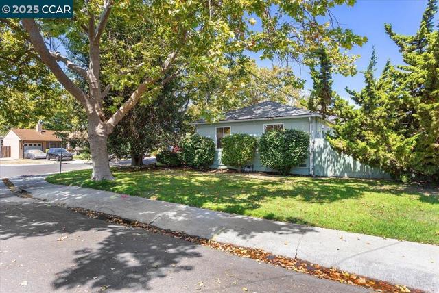 16080 Via Del Sol, San Lorenzo CA: https://media.crmls.org/mediaz/373c9fc7-b369-49a4-abaf-c445fb8eba3b.jpg