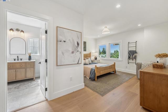 1129 WELLINGTON STREET, Oakland CA: https://media.crmls.org/mediaz/373cb5b0-f2be-4dee-a9e7-f88d0efba9df.jpg