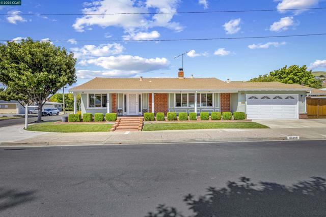 30450 Oakmont Way, Hayward CA: https://media.crmls.org/mediaz/373cce5c-6c02-4848-b419-c30b21ac6fdf.jpg