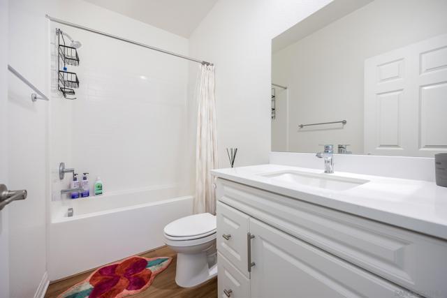 8383 Yellowstone St, Lemon Grove CA: https://media.crmls.org/mediaz/373d93cd-019c-48e4-81b6-bdd95e07db62.jpg
