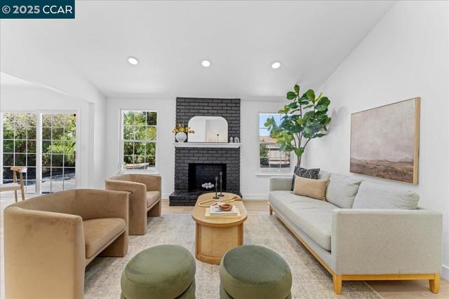 5040 Silverado Dr, Fairfield CA: https://media.crmls.org/mediaz/373e7327-1609-4a16-9e5e-55b061930fa7.jpg
