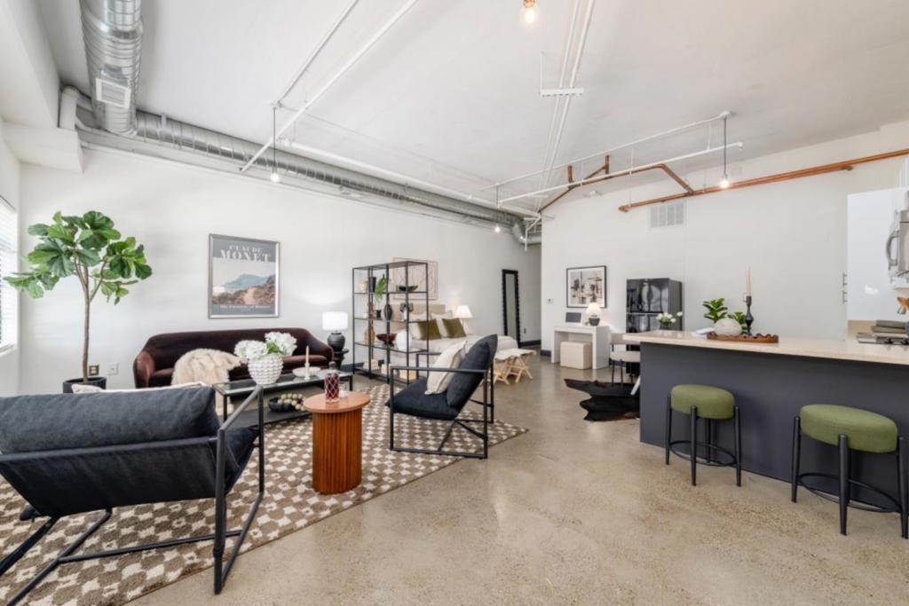 850 W Grand Avenue #D