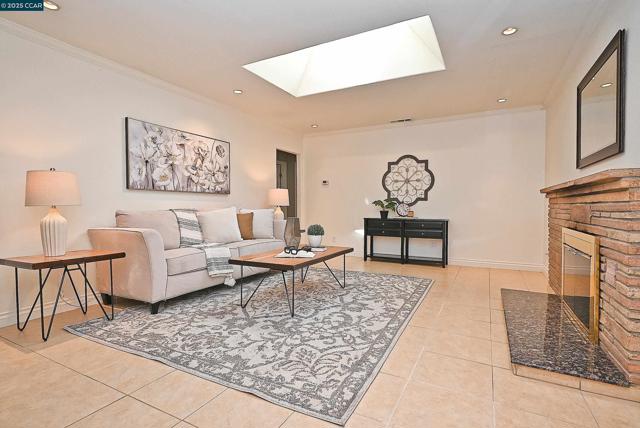 65 Dawn Dr, Pleasant Hill CA: https://media.crmls.org/mediaz/373f5aab-e4c8-47e1-97b0-8b1e30f3d95d.jpg