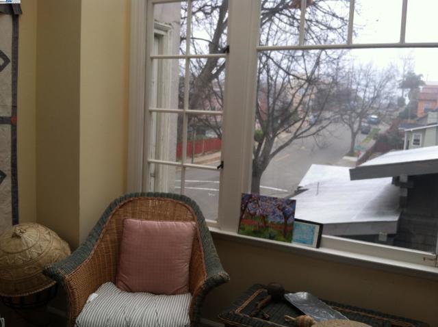1621 E 38Th St, Oakland CA: https://media.crmls.org/mediaz/373f6516-27f4-4a84-8332-85c92d3e8c58.jpg