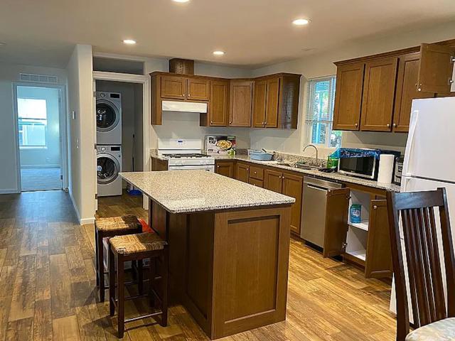 1075 Space Park Way, Mountain View CA: https://media.crmls.org/mediaz/373f6fda-3700-4d32-b9d4-861f50f91be9.jpg