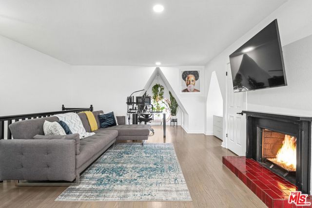 2622 2nd Street, Santa Monica CA: https://media.crmls.org/mediaz/373fbdab-c732-4f98-83dc-563c1814ff9d.jpg