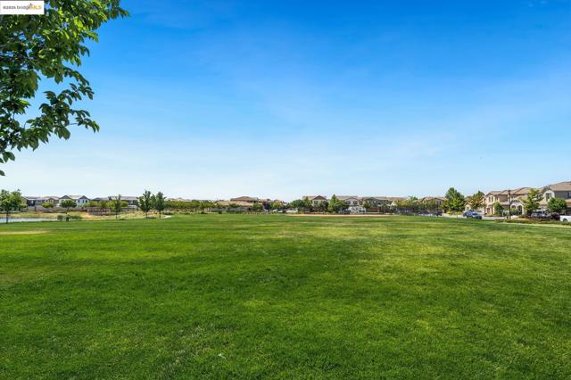 112 Willowrun Way, Oakley CA: https://media.crmls.org/mediaz/373fd084-f42d-4a19-b09f-ffca7e5ecc7a.jpg