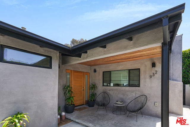 932 ROSE Avenue photo 4