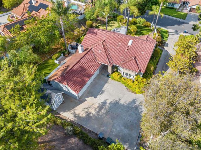 2241 Willowbrook St, Escondido CA: https://media.crmls.org/mediaz/3740913d-290e-400a-9eb6-ff2be3bebced.jpg