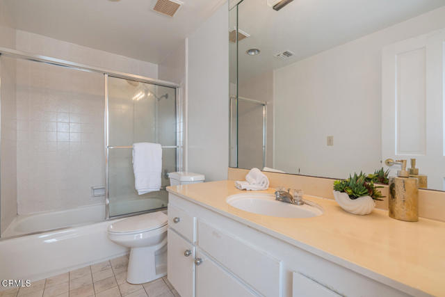 Detail Gallery Image 29 of 50 For 2221 Kingsbridge Ln, Oxnard,  CA 93035 - 3 Beds | 3 Baths