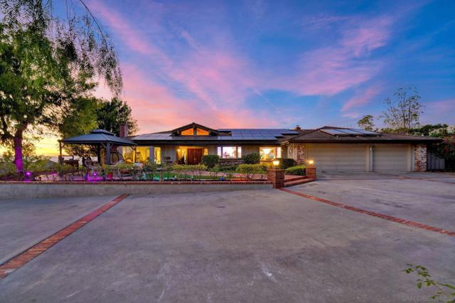 17505 Corte Lomas Verde, Poway CA: https://media.crmls.org/mediaz/37411813-146a-41bc-ba4d-0358e7f1e235.jpg