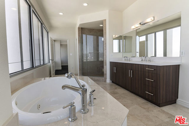 5670 Wilshire Boulevard, Los Angeles CA: https://media.crmls.org/mediaz/37427b94-af5b-4794-b7e8-fcc08a28edad.jpg