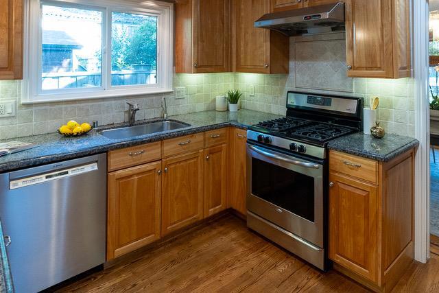 3523 Oak Drive, Menlo Park CA: https://media.crmls.org/mediaz/374286fb-464d-4505-ae96-2051d0171b80.jpg
